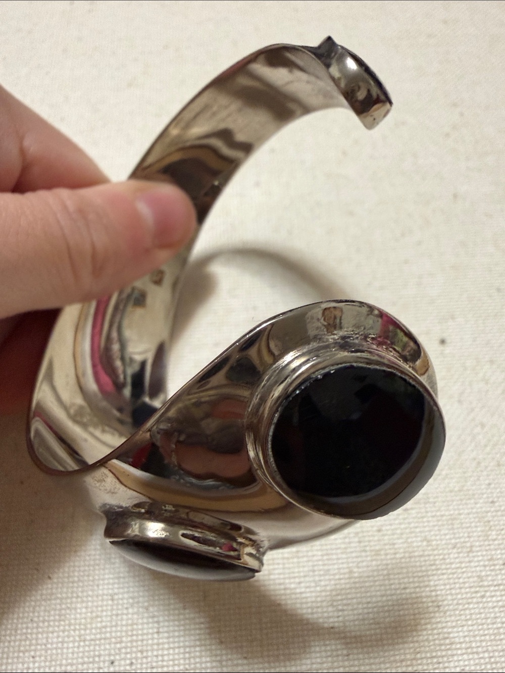 Stunning Native Hand Crafted Sterling Silver Cuff Bracelet with Black onyx Stone - Picture 4 of 16